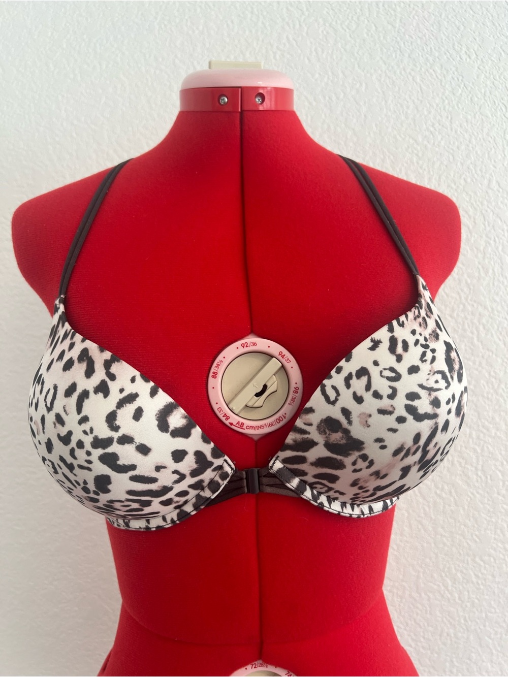 Victoria's Secret Bombshell Plunge Push-Up Underwire Leopard Bra Black/White 34C